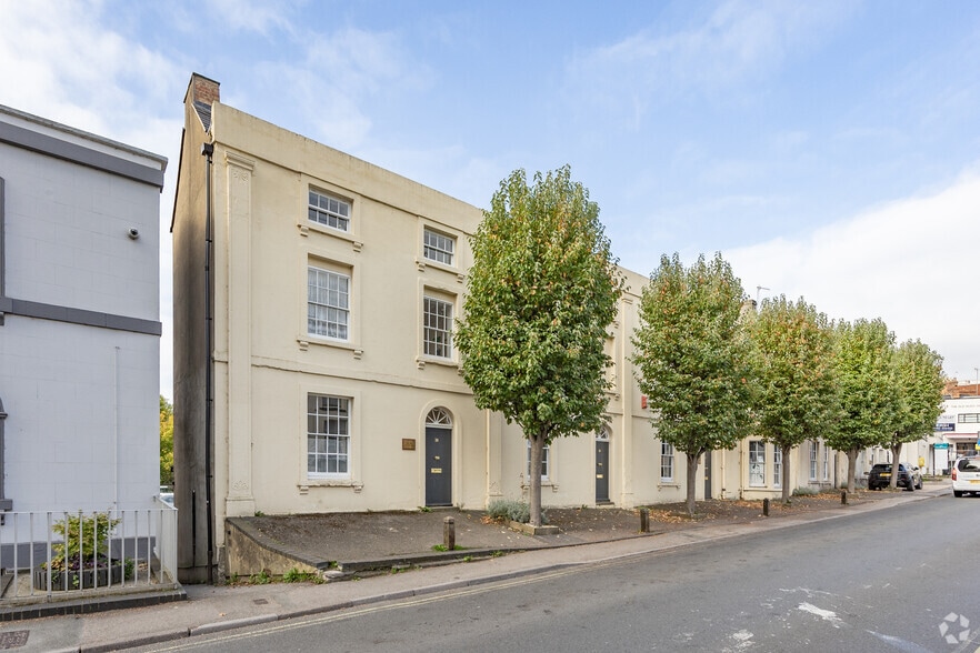 38-43 London Rd, Stroud to rent - Primary Photo - Image 1 of 4