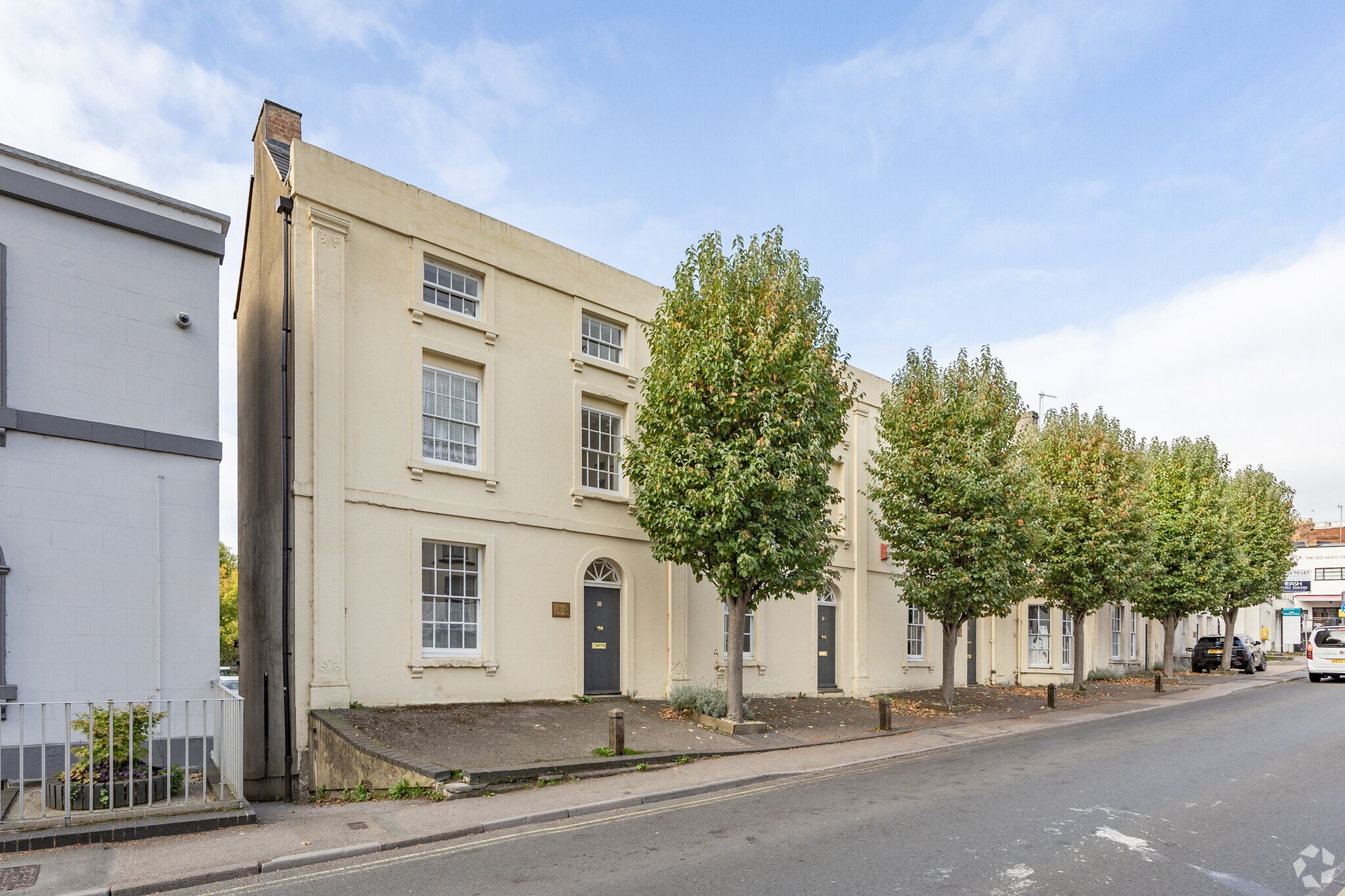 38-43 London Rd, Stroud to rent Primary Photo- Image 1 of 5