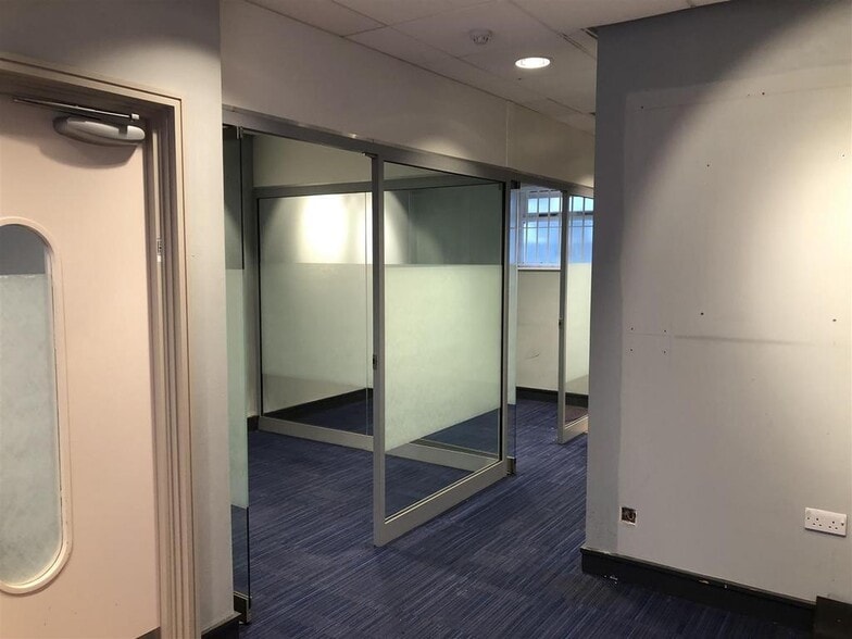 24-25 Bridge St, Spalding to rent - Building Photo - Image 3 of 10