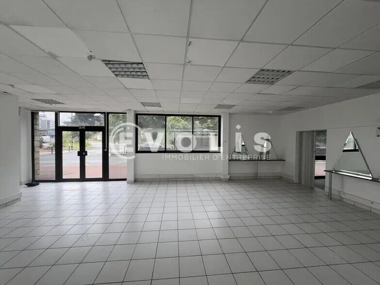 Office in Joinville-le-Pont to rent - Building Photo - Image 2 of 10