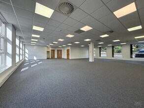 Queensway, Halesowen to rent Interior Photo- Image 1 of 2