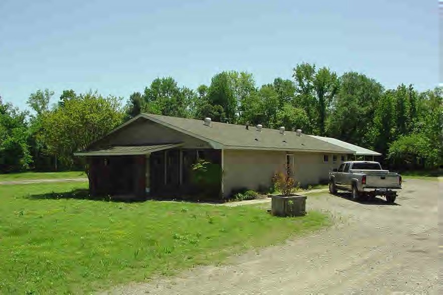 1408 E Main St, Clarksville, AR for rent - Primary Photo - Image 1 of 1