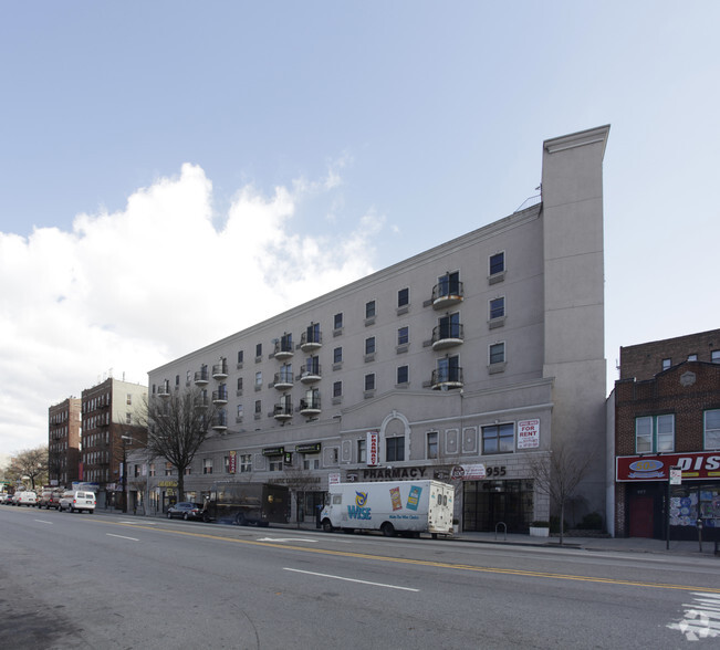 931-955 Coney Island Ave, Brooklyn, NY for rent - Primary Photo - Image 1 of 2