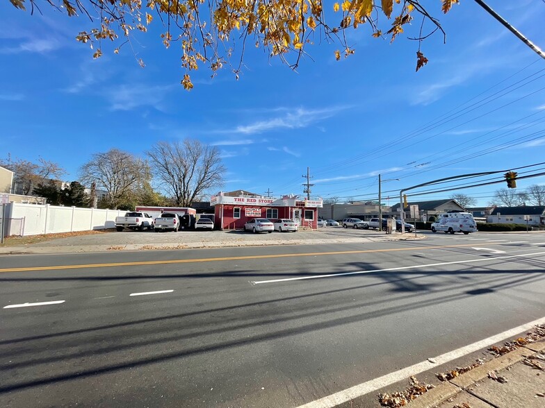 3321 Oceanside Rd, Oceanside, NY for sale - Building Photo - Image 1 of 1