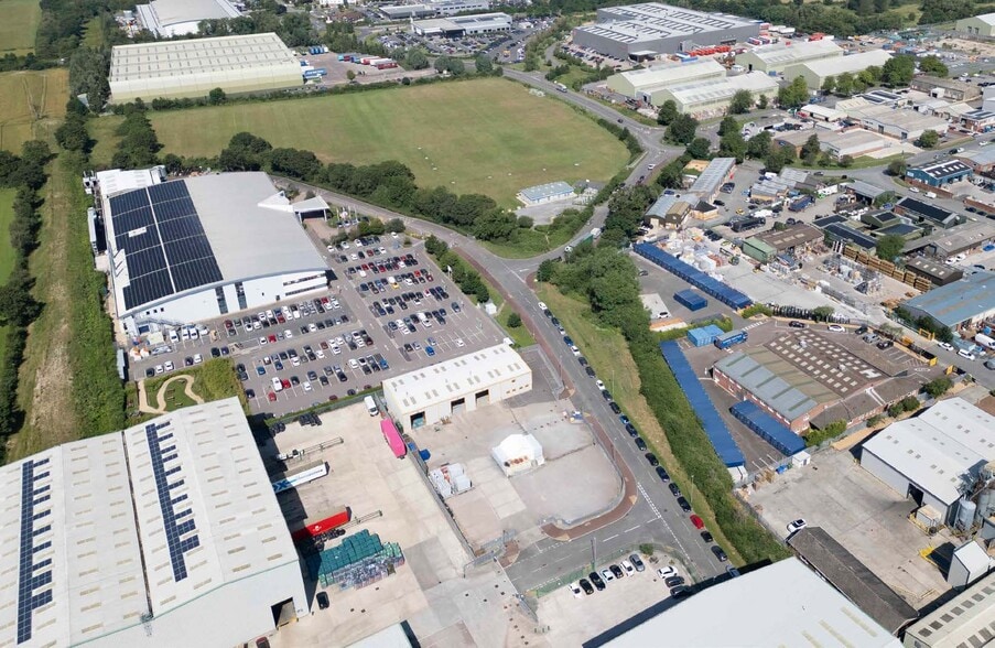 Swift Way, Melksham for sale - Primary Photo - Image 1 of 4