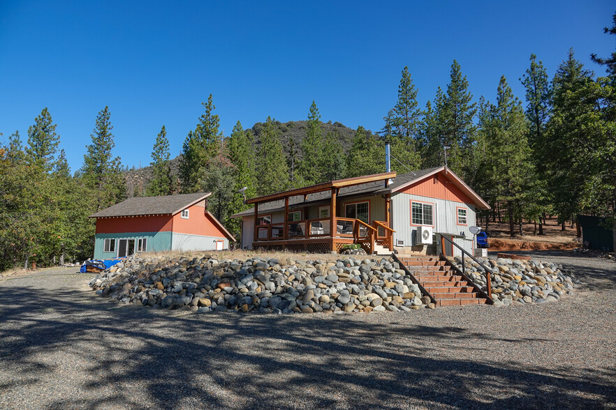 10206 Quartz Valley Rd, Fort Jones, CA for sale - Primary Photo - Image 1 of 55