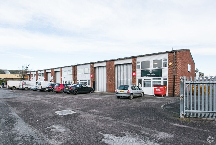 Malmesbury Rd, Cheltenham to rent - Building Photo - Image 2 of 7