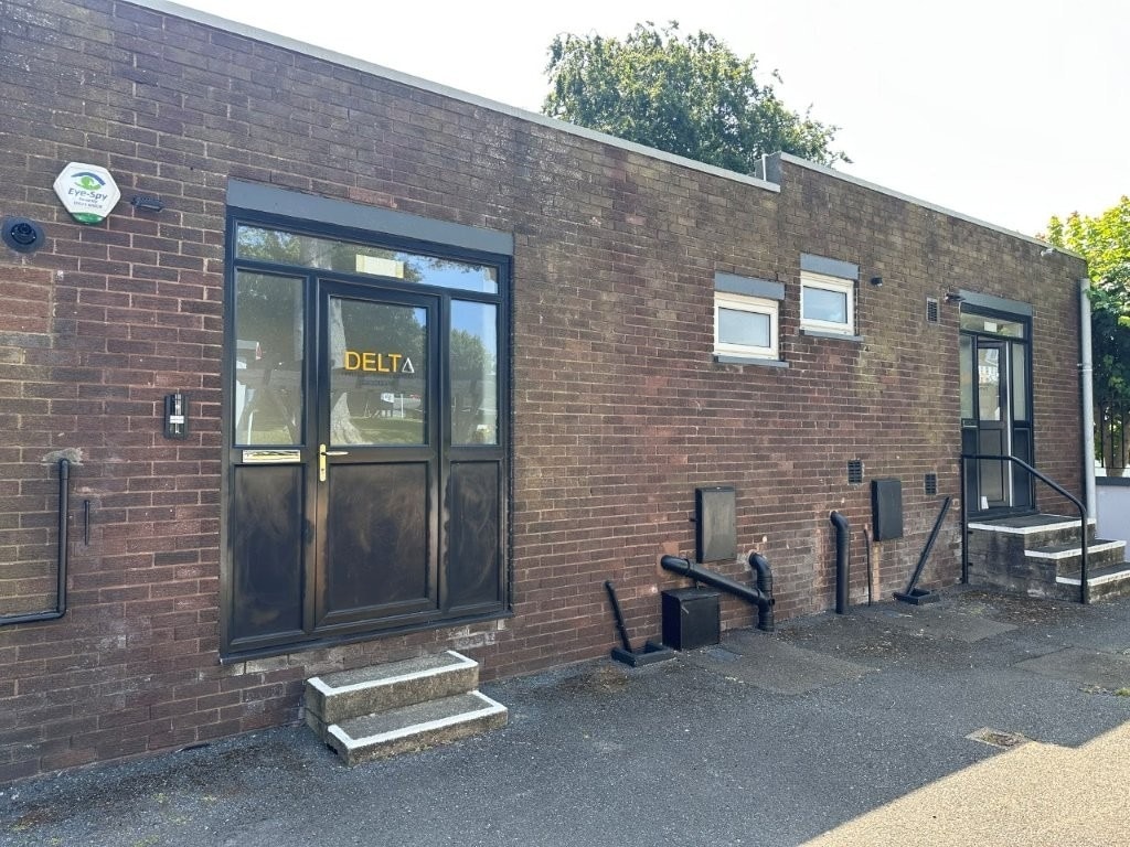 The Village Walk, Onchan to rent Building Photo- Image 1 of 6