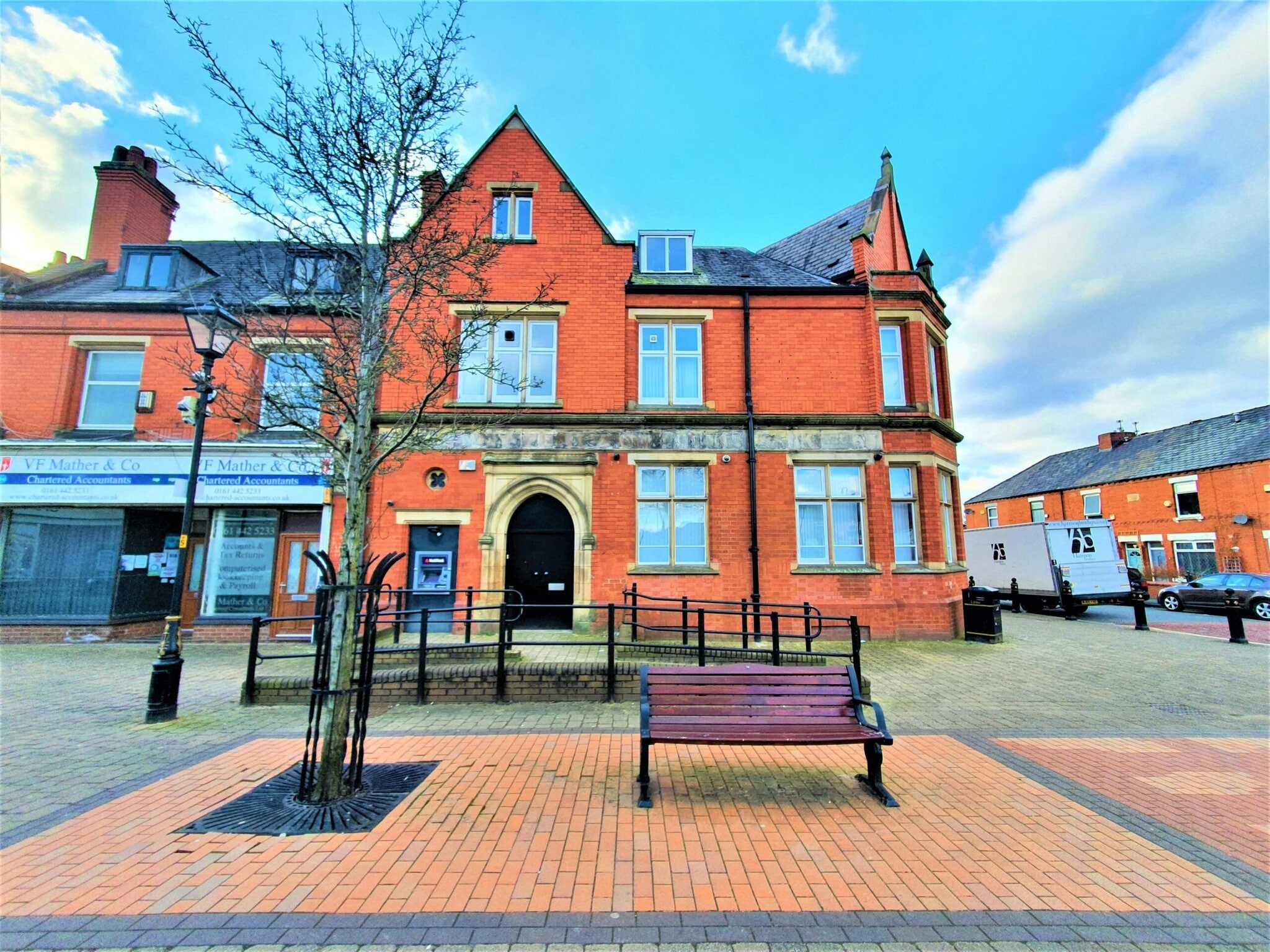 2 Houldsworth Sq, Stockport to rent Primary Photo- Image 1 of 2