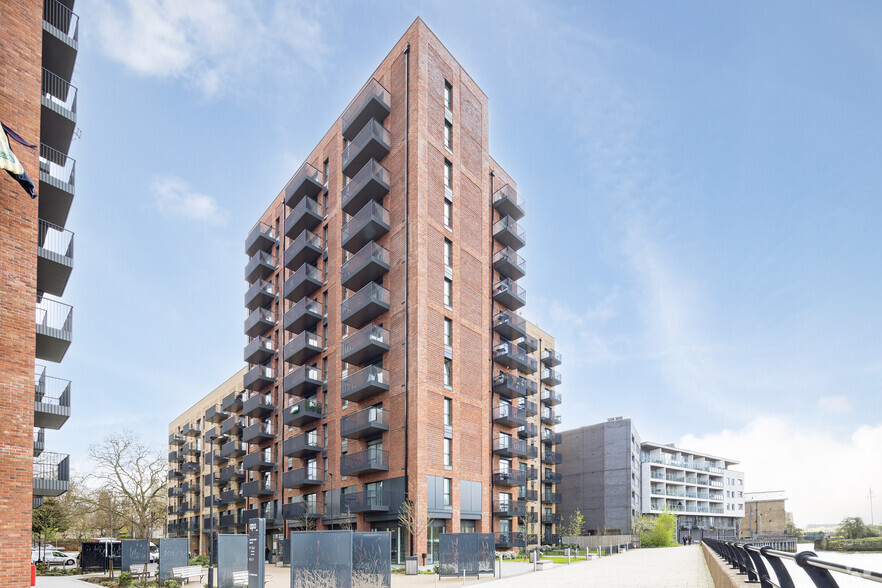 7 Barking Wharf Sq, Barking for rent - Building Photo - Image 2 of 6