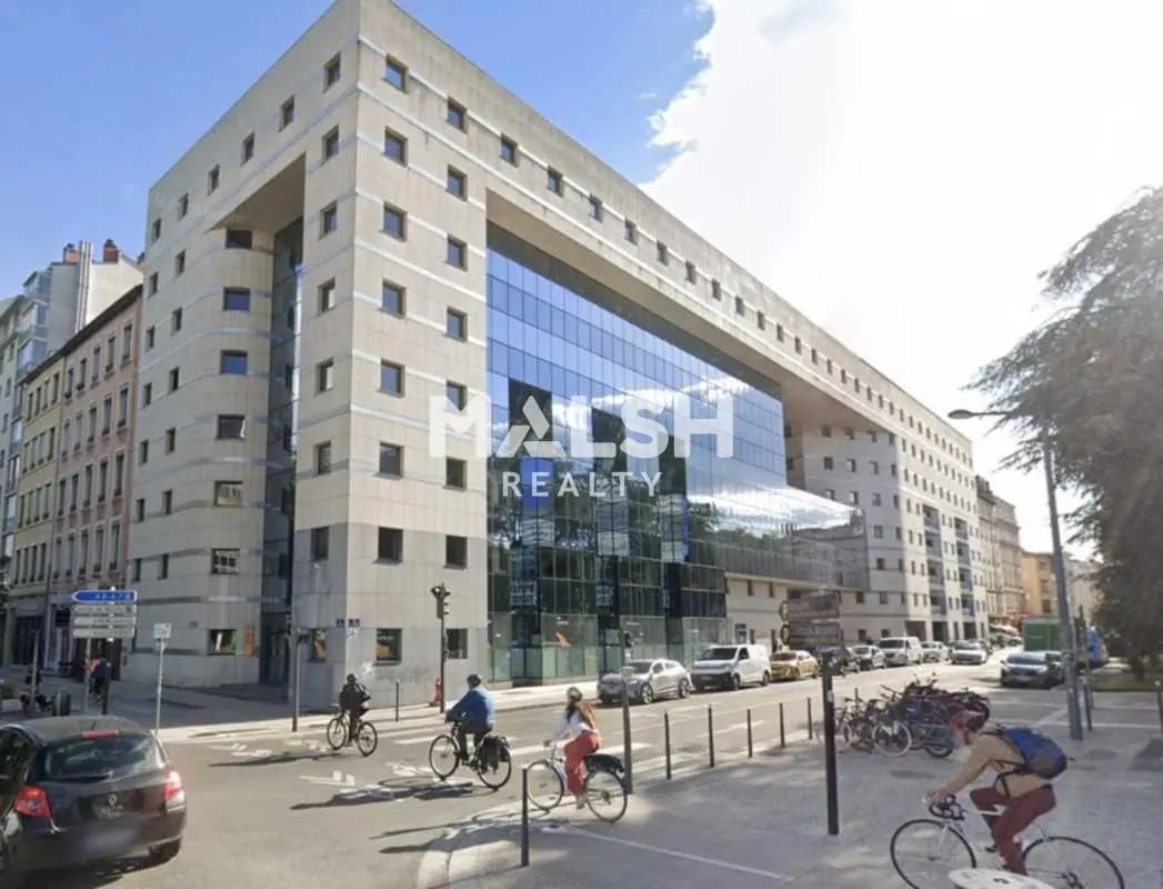 Office in Lyon for sale Building Photo- Image 1 of 15