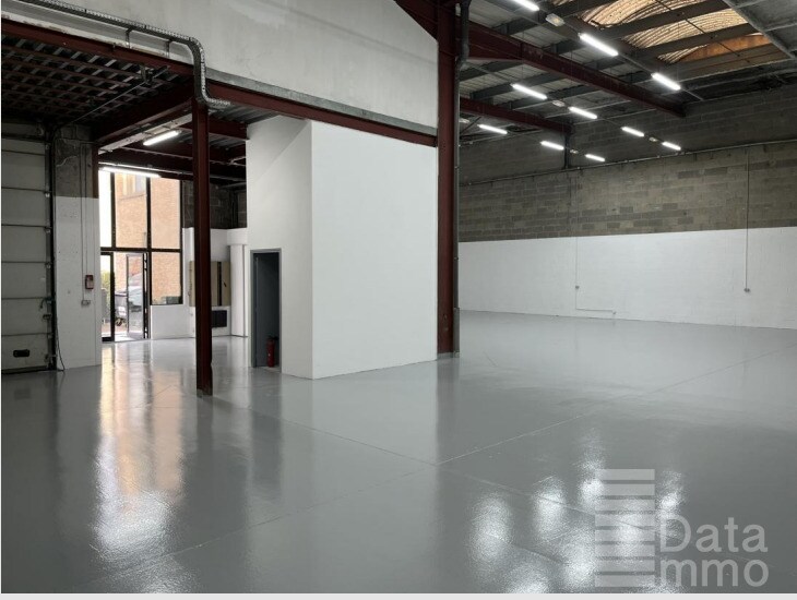 Industrial in Le Thillay to rent - Interior Photo - Image 2 of 14