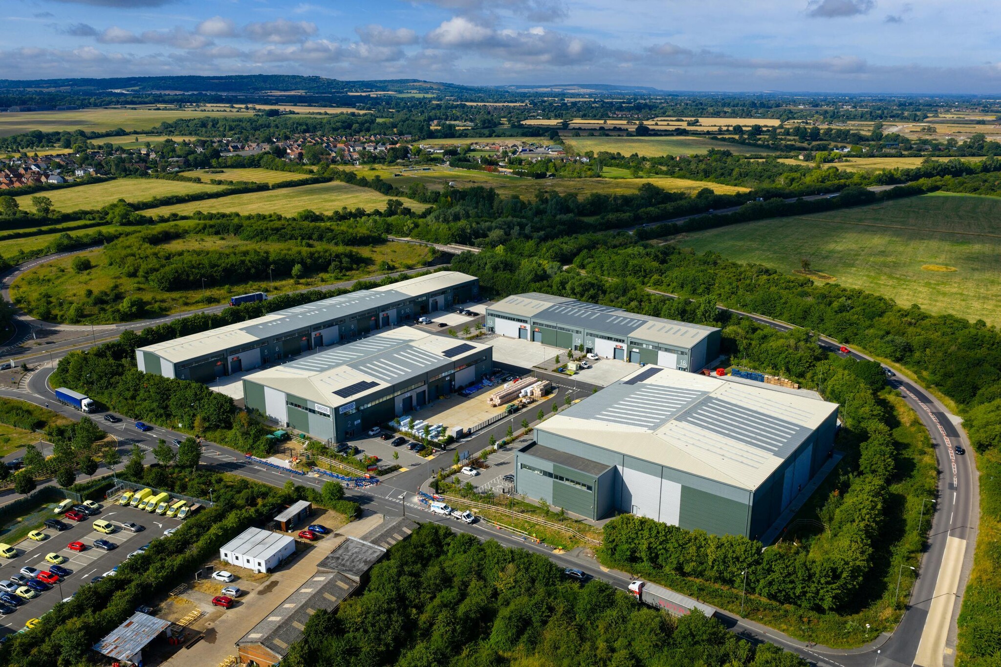 41 College Rd, Aylesbury to rent Building Photo- Image 1 of 26