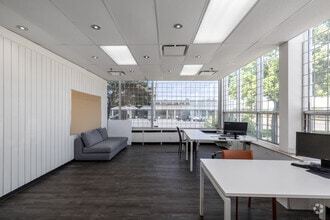 5600-5620 Rue Ferrier, Mt Royal, QC to rent Interior Photo- Image 2 of 8