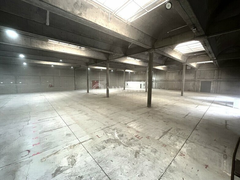 Industrial in Gonesse to rent - Interior Photo - Image 1 of 6