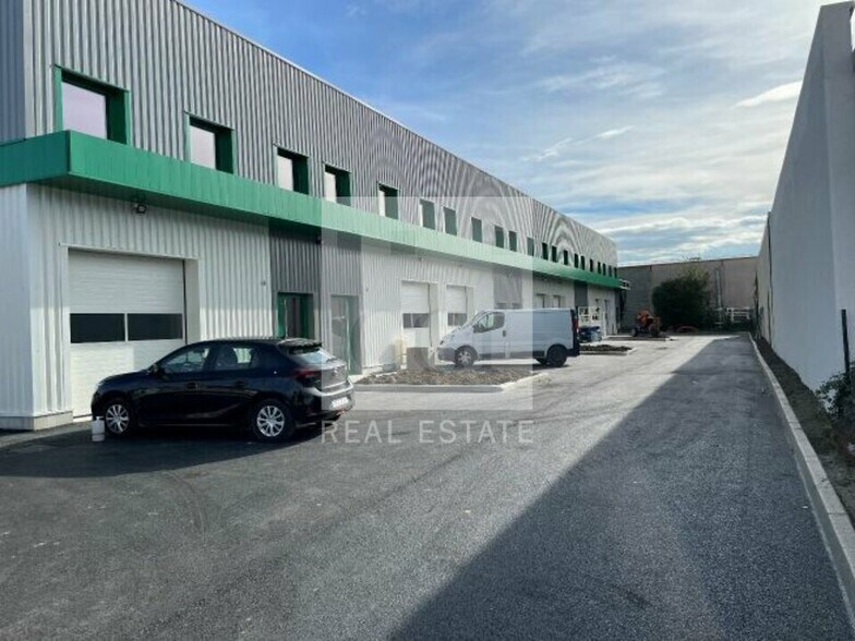 12 Rue Léopha, Mions to rent - Building Photo - Image 2 of 6