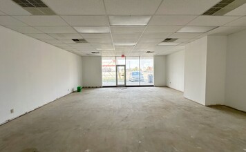 800-841 W Bloomington Rd, Champaign, IL for rent Interior Photo- Image 2 of 4