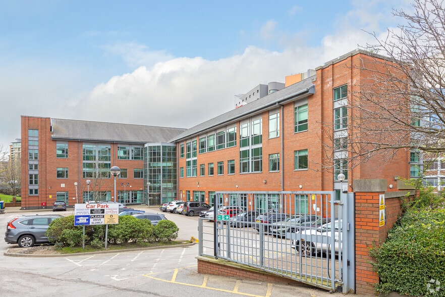Duncombe St, Leeds to rent - Primary Photo - Image 1 of 11