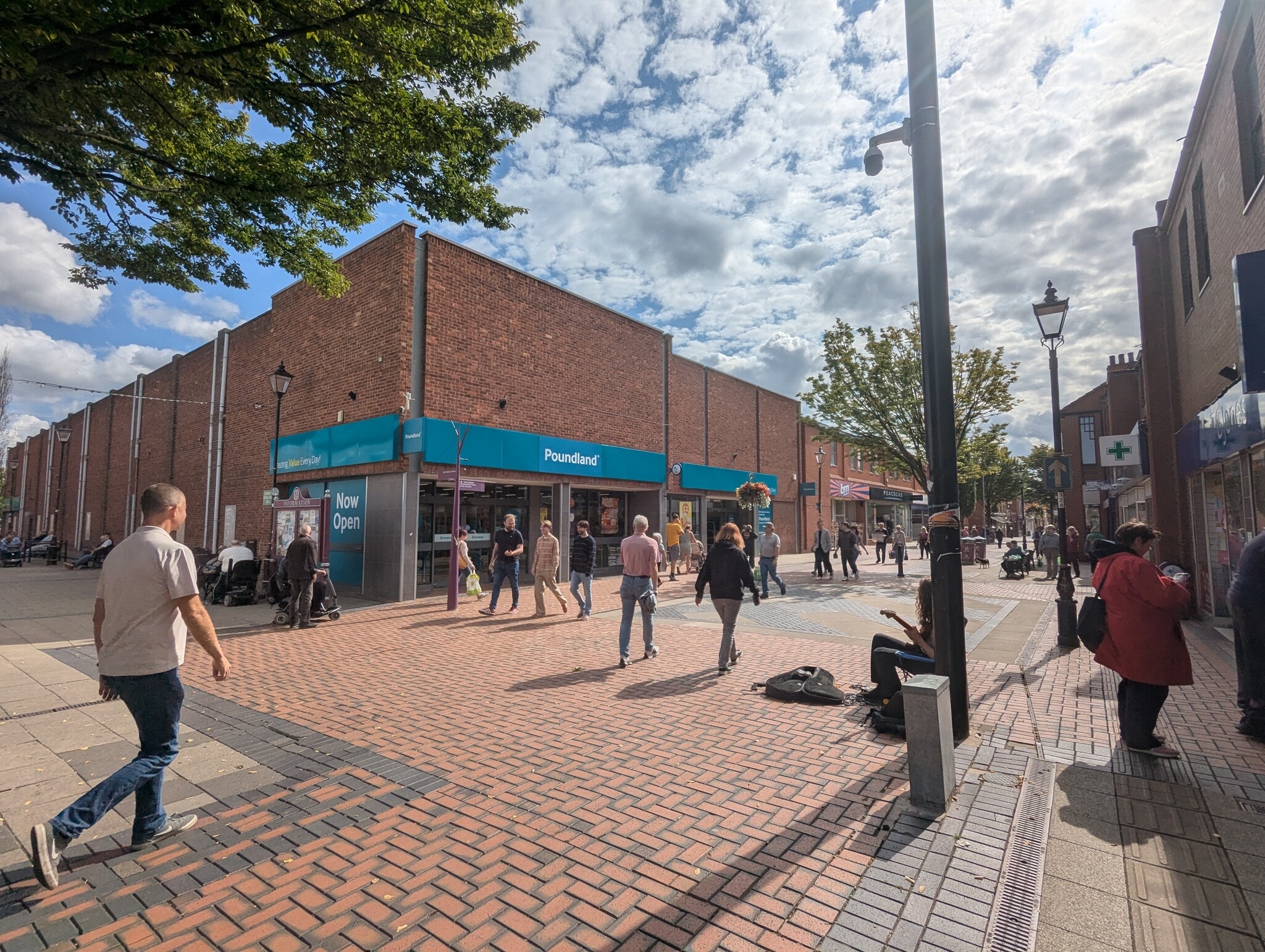 57-61 Carolgate, Retford to rent Building Photo- Image 1 of 2