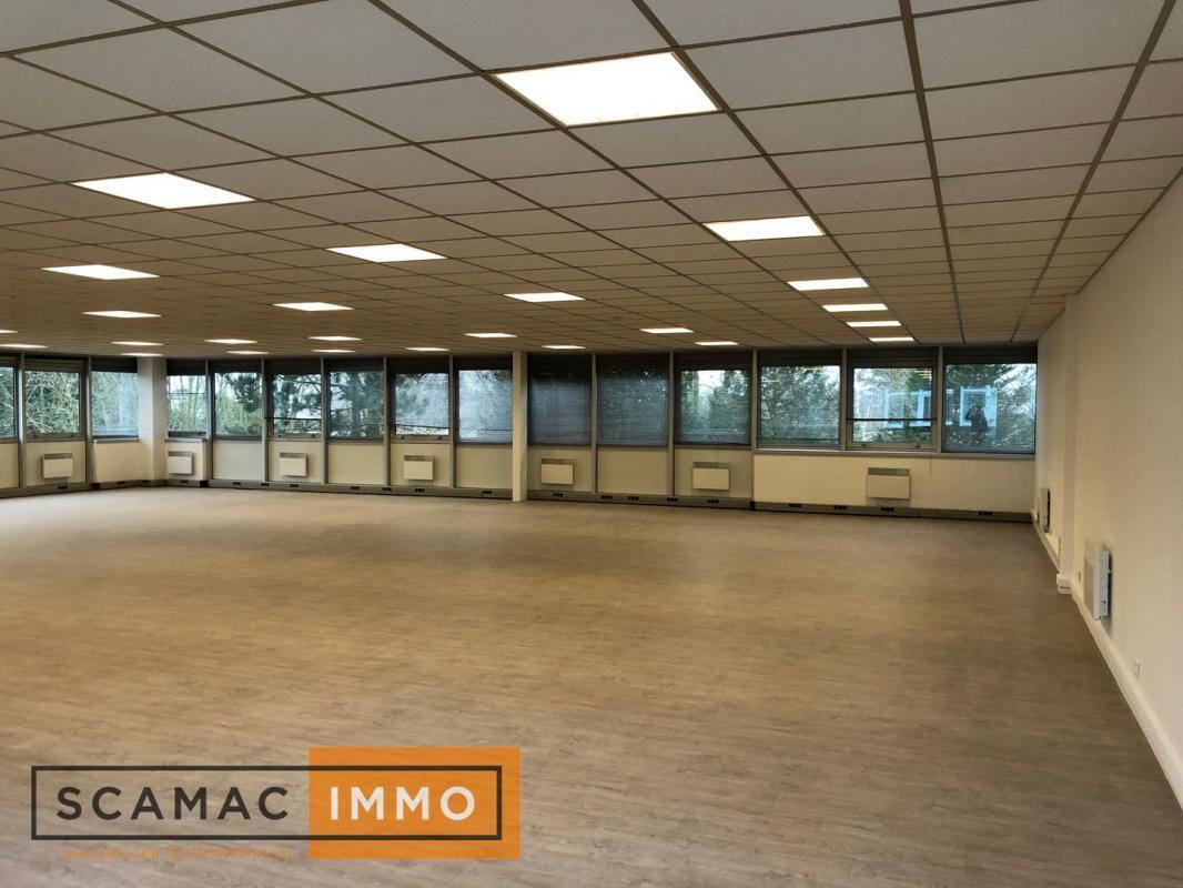 Office in Les Ulis to rent Interior Photo- Image 1 of 13
