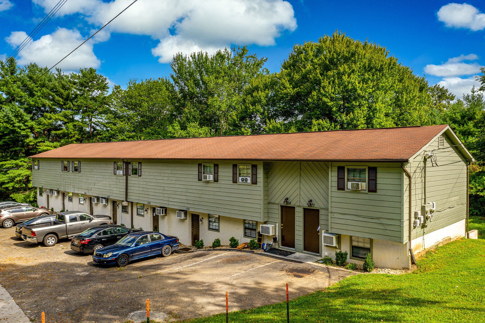 1327 N Fairmont Dr, Morristown, TN for sale Primary Photo- Image 1 of 1