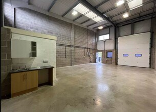 Sterte Rd, Poole to rent Interior Photo- Image 2 of 2