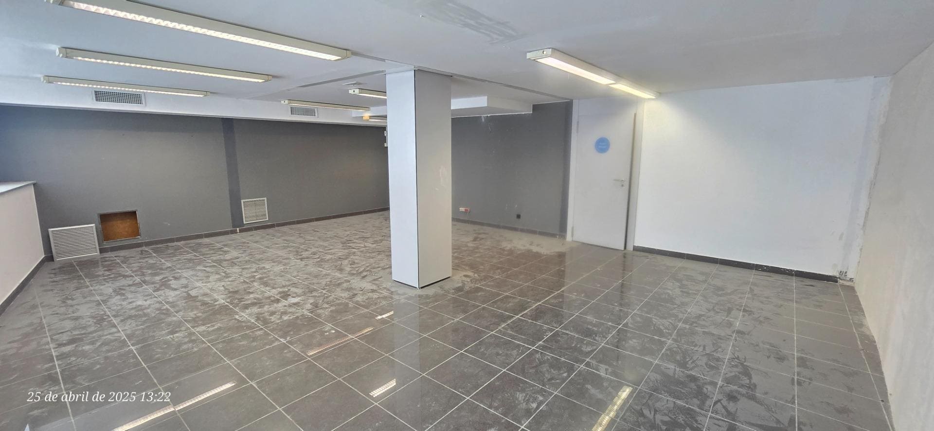 Office / Retail in El Masnou, Barcelona to rent Interior Photo- Image 1 of 6