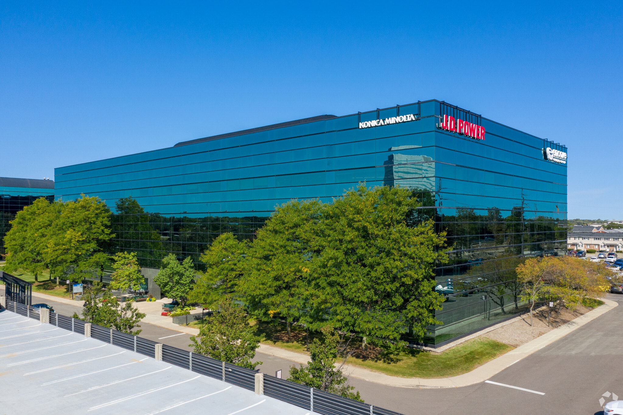 340 E Big Beaver Rd, Troy, MI to rent Primary Photo- Image 1 of 10