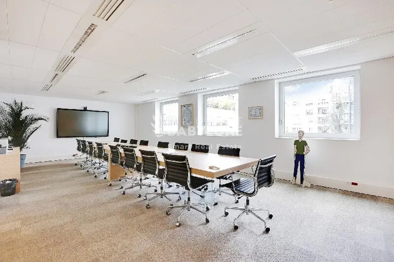 Office in Levallois-Perret to rent - Building Photo - Image 1 of 10