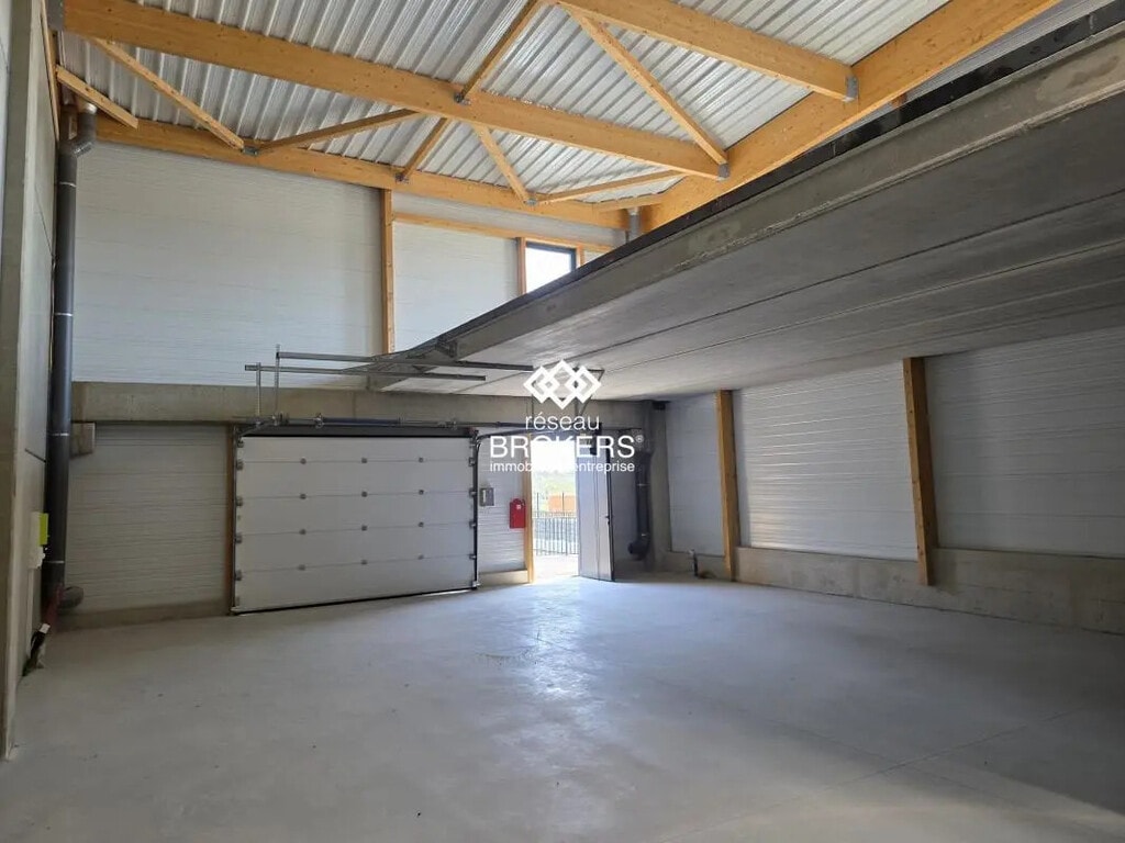 Vente Entrepôt 192 m² - Photo 1