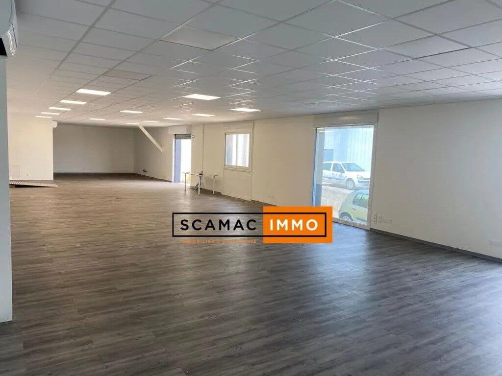Location Local d'activités 256 m² - Photo 1
