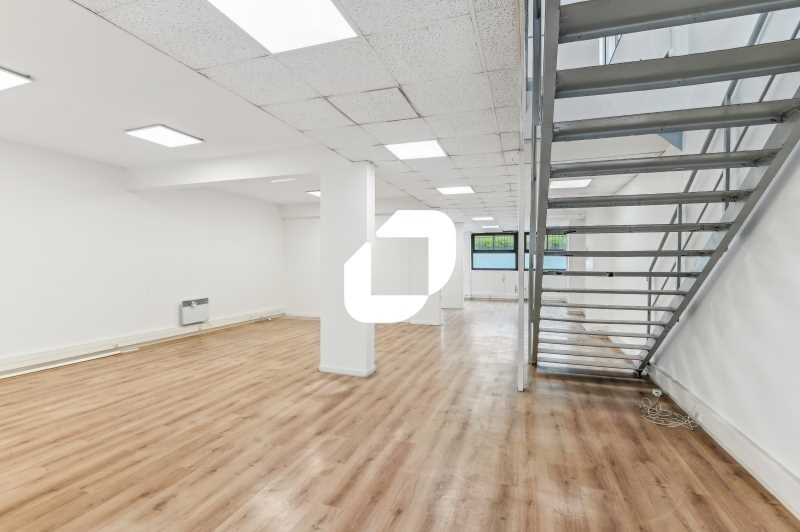 Office in Courbevoie for sale Interior Photo- Image 1 of 18