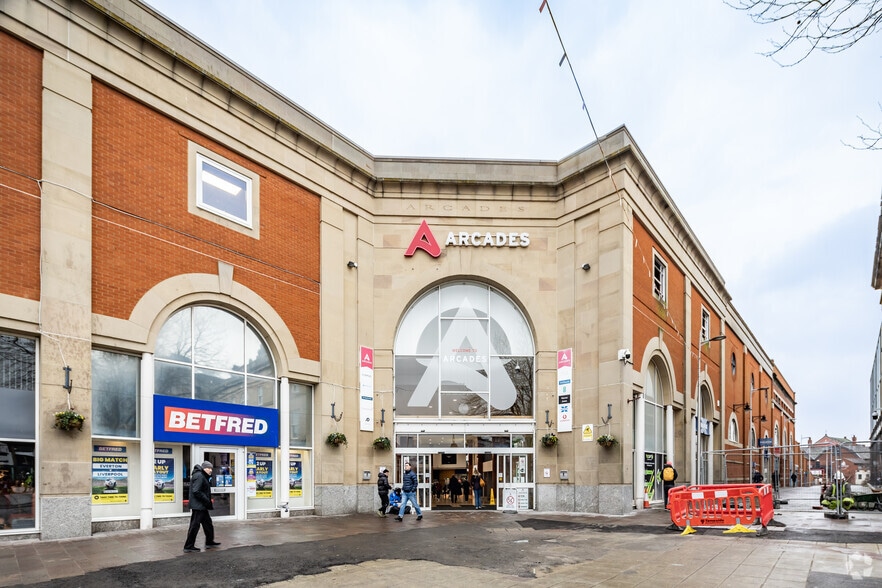 Warrington St, Ashton Under Lyne to rent - Building Photo - Image 1 of 4