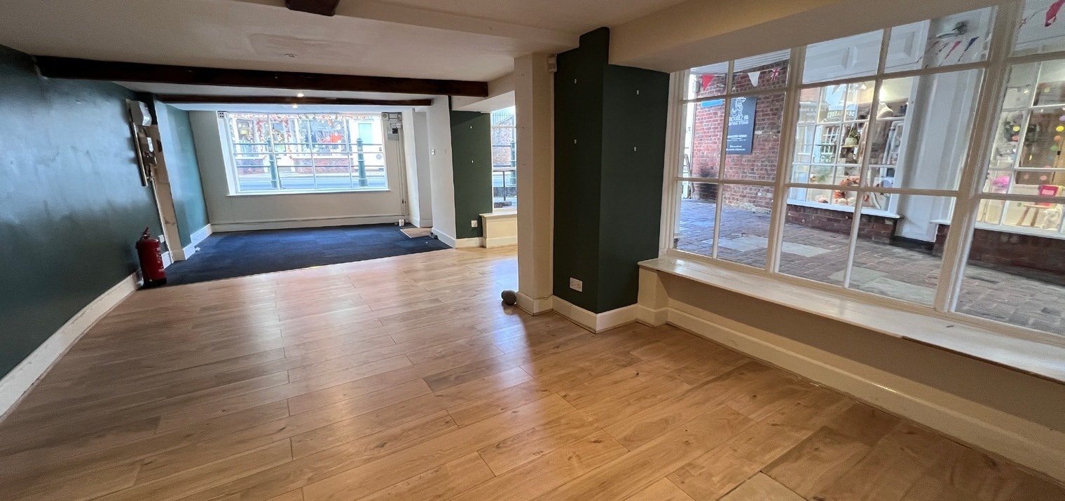 1-9 High St, Fordingbridge to rent Interior Photo- Image 1 of 3
