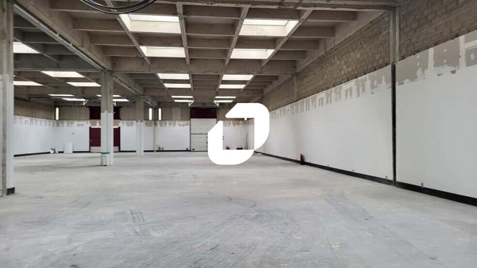 Industrial in Rungis to rent - Interior Photo - Image 3 of 15