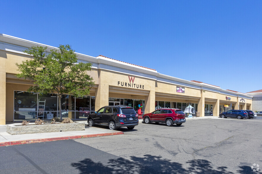 1445-1465 Shaw Ave, Clovis, CA for rent - Building Photo - Image 1 of 5