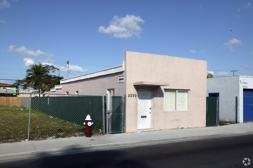 2230 Palm Ave, Hialeah, FL for sale - Primary Photo - Image 1 of 20