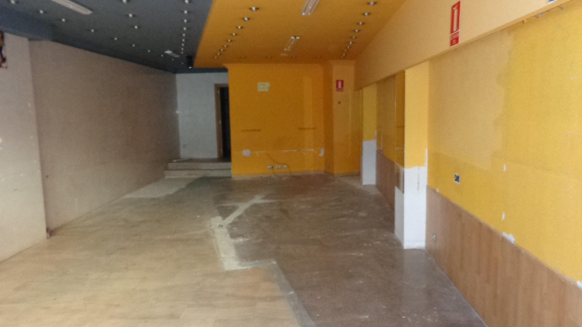 Retail in Elda to rent Interior Photo- Image 1 of 13