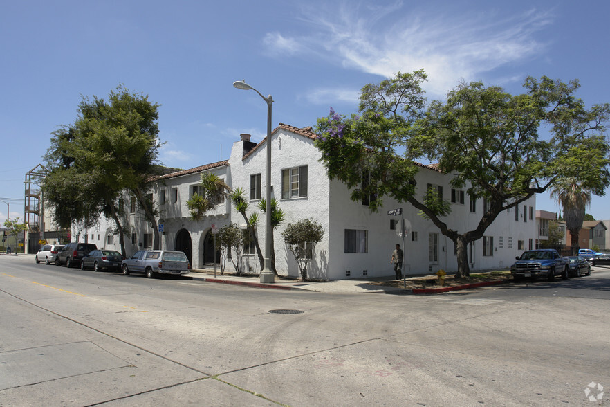 823 Gower St, Los Angeles, CA for sale - Primary Photo - Image 1 of 9