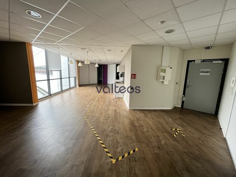 22 Boulevard Déodat De Séverac, Colomiers to rent - Interior Photo - Image 2 of 9