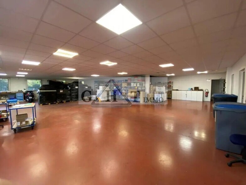 Industrial in Ris-Orangis to rent - Interior Photo - Image 3 of 12