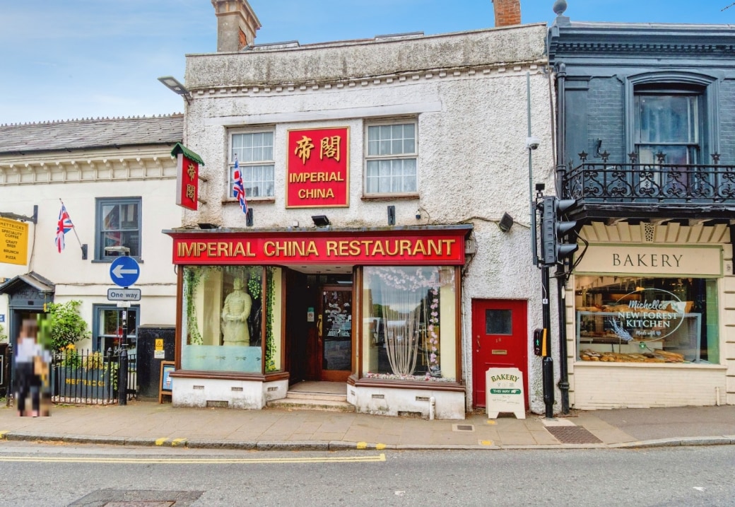 18 High Street, Lyndhurst for sale Primary Photo- Image 1 of 7