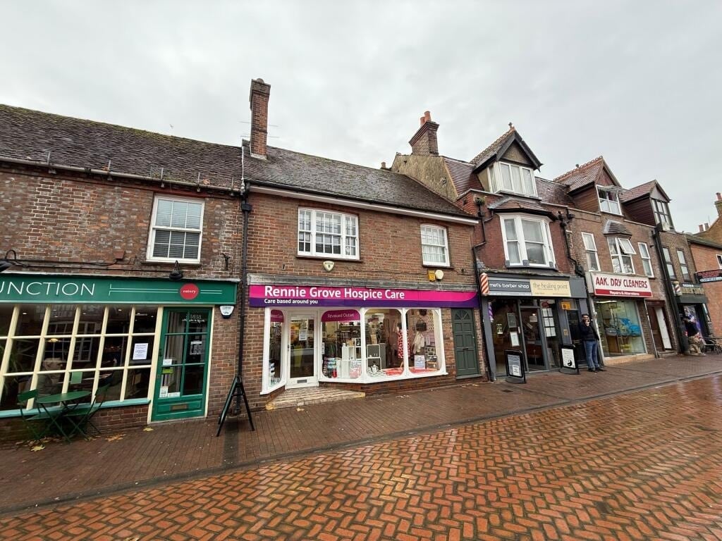 116 High St, Chesham to rent Building Photo- Image 1 of 15