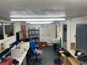 Unit 9-12 Works Rd, Letchworth Garden City to rent Interior Photo- Image 2 of 6