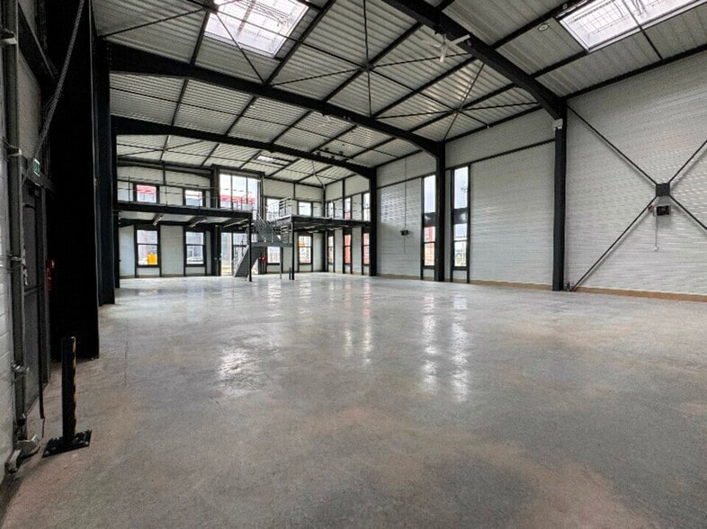 Light Industrial in Bailly Romainvilliers for sale - Building Photo - Image 3 of 6