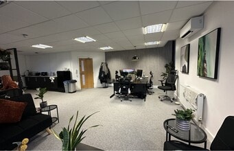 5 Waterberry Dr, Waterlooville to rent Interior Photo- Image 1 of 4