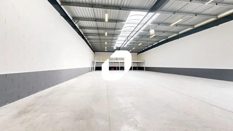 Light Industrial in Bezons to rent - Interior Photo - Image 2 of 8