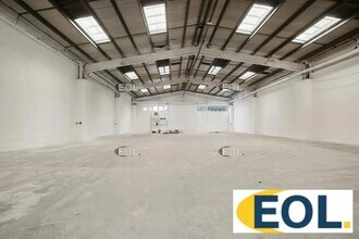 Industrial in L'ILE-SAINT-DENIS to rent Interior Photo- Image 2 of 6