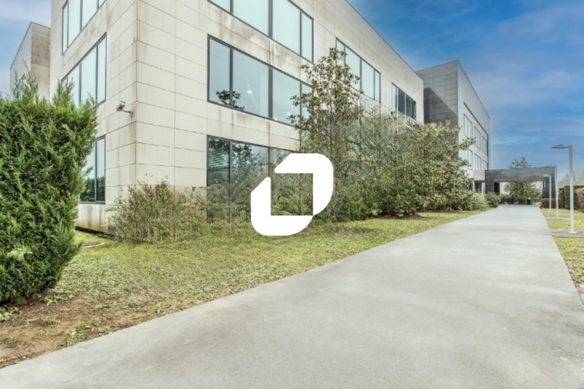 Office in Lieusaint for sale Building Photo- Image 1 of 14