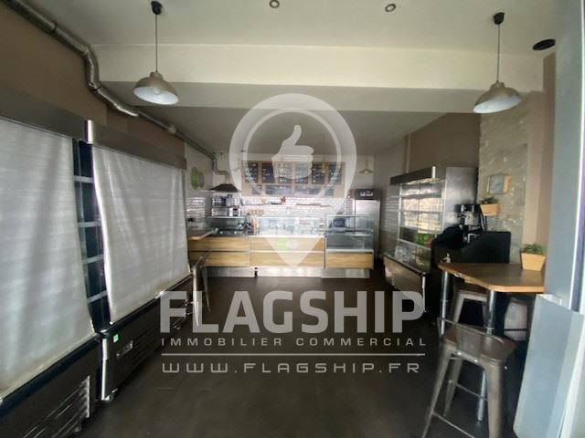 Retail in Montreuil to rent - Building Photo - Image 1 of 9
